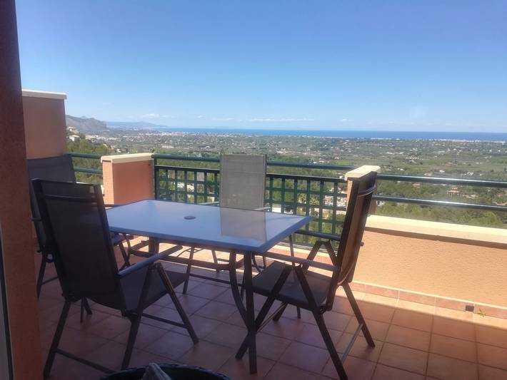 Apartamento de vacaciones para 4 personas, con terraza además de piscina y jardín - 1