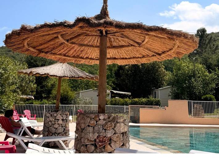 Location de vacances pour 6 personnes, avec vue et jardin ainsi que bassin pour enfant et piscine à Reynès - 2