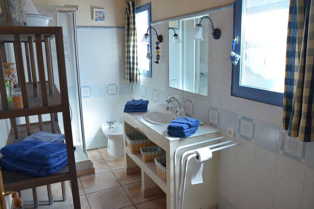 Chambres d'hôte de charme proche de la mer et de la montagne. chambre 1 in Prunete, Cervione