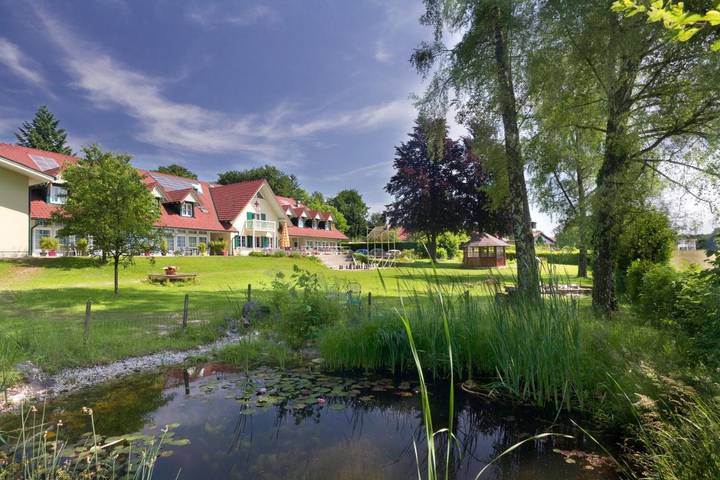Ferienhaus für 8 Personen, mit Terrasse und Garten in Seewalchen am Attersee