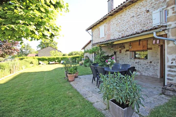 Gîte pour 9 personnes, avec jardin
