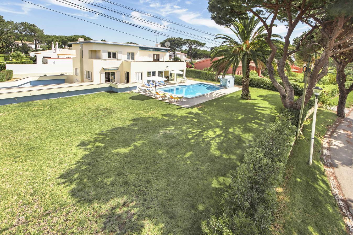 Große Villa mit privatem Pool, in der Nähe von Annehmlichkeiten, kostenlose Klimaanlage und Wlan in Vilamoura, Quarteira