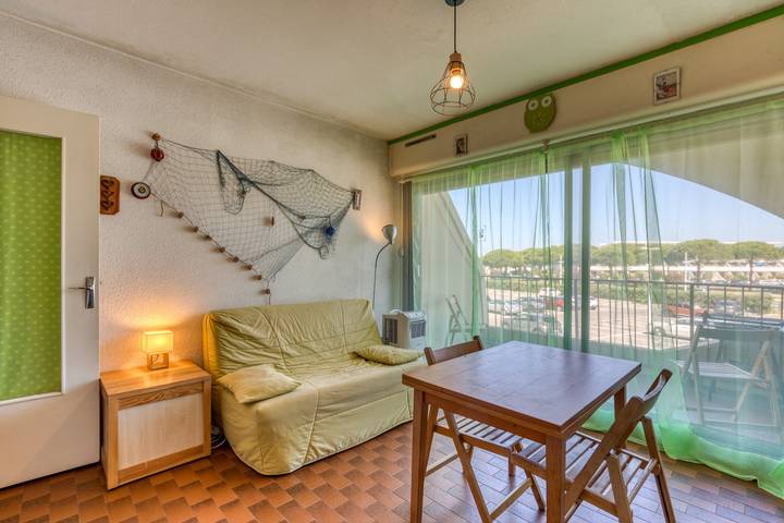 Location de vacances pour 4 personnes, avec bassin pour enfant et balcon dans Port Camargue