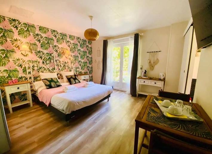 Location de vacances pour 2 personnes, avec vue et jardin à Favières - 2