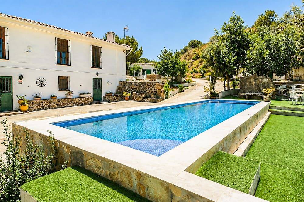 Gorgeous home in Pizarra with private swimming pool, can be inside or outside in Pizarra, Provincia de Málaga