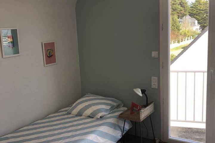 Location de vacances pour 7 personnes, avec jardin et terrasse dans Petite plage de Kervoyal - 2