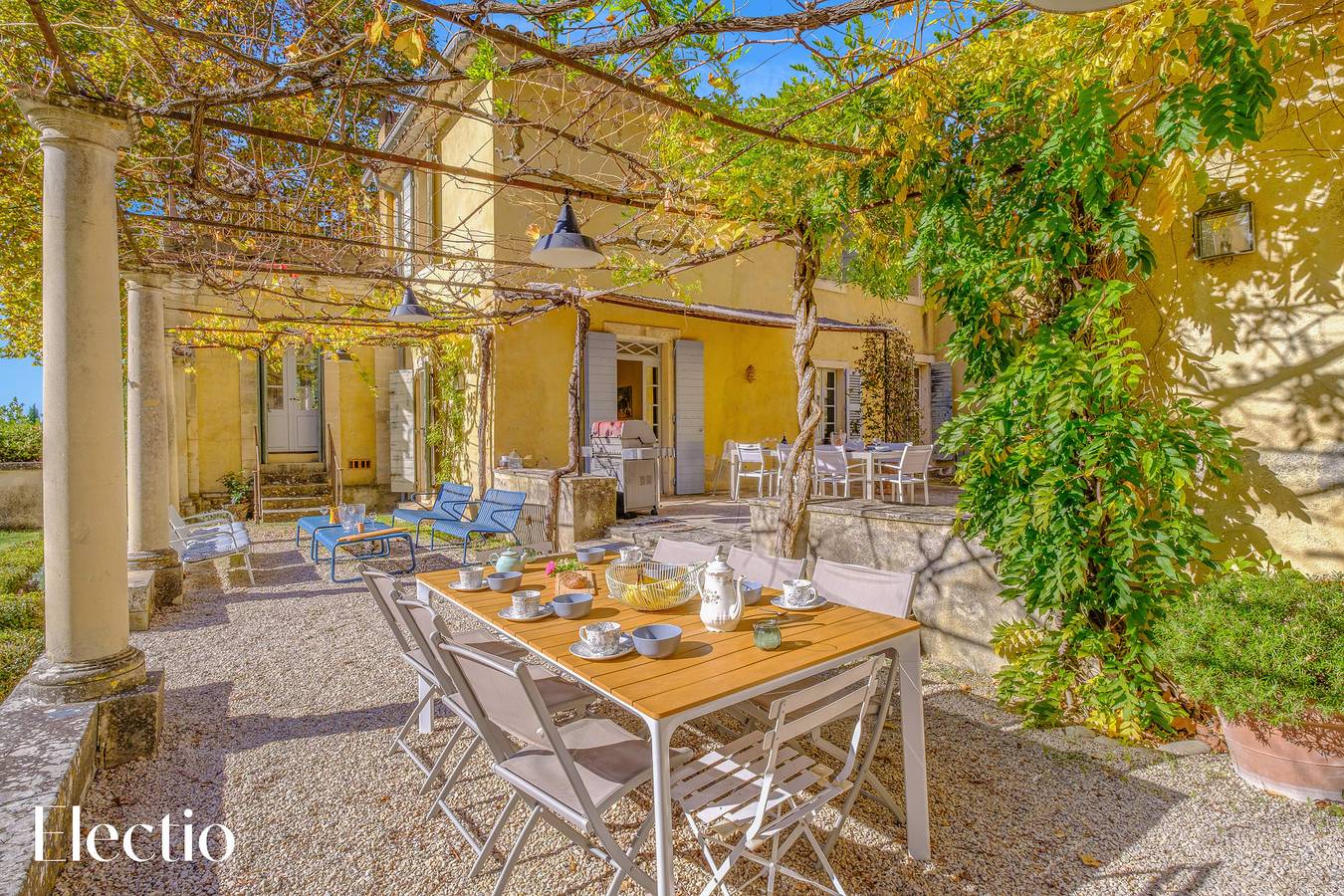 La Maison | Château Constantin in Cadenet, Parc naturel régional du Luberon