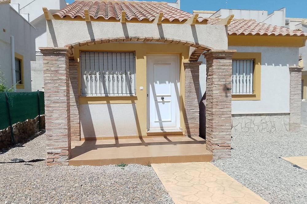 Detached Villa with Communal Pool Close to beaches and Golf Course. in Camposol (Mazarrón), Mazarrón