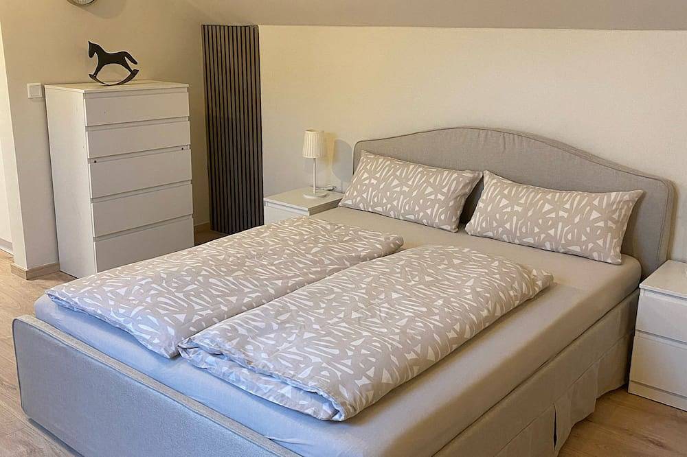 Ganze Wohnung, Hellbergsapart - gemütliche, ruhige Ferienwohnung mit eigener Sauna in Rehme, Bad Oeynhausen