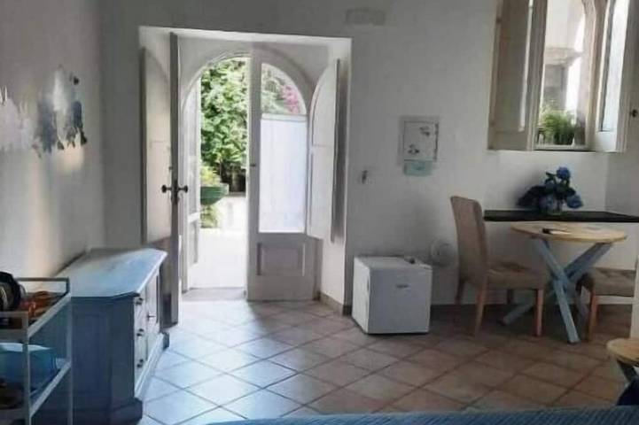 La Casa delle Camelie | Double Room with Patio Near the Sea in Meta, Sorrento Coast