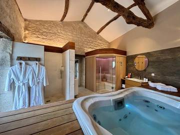 Gîte pour 4 personnes, avec sauna et jardin ainsi que jacuzzi et piscine à Montaigu-de-Quercy