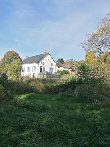 Gîte pour 10 personnes, avec jardin et vue, animaux acceptés à Arleuf
