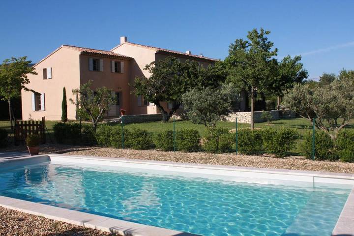 Location de vacances pour 4 personnes, avec vue ainsi que jardin et piscine à La Motte-d'Aigues - 3