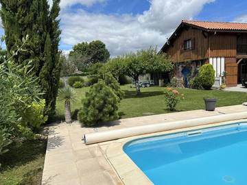 Gîte pour 2 personnes, avec jardin et piscine à Benquet