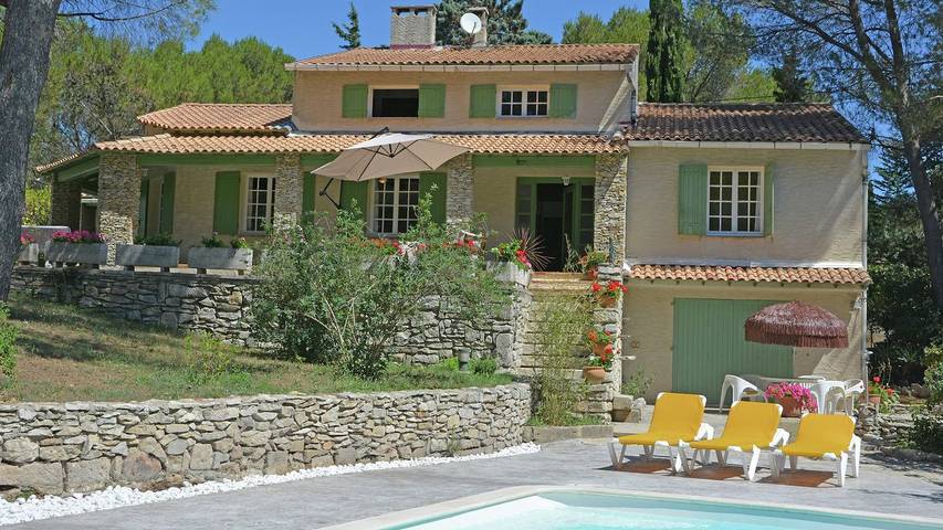 Chalet para 6 personas, con jardín además de terraza y piscina - 1