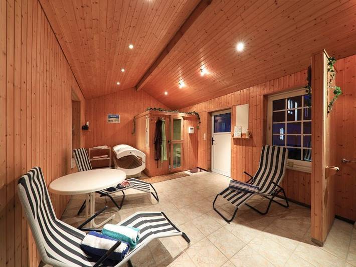 Ferienhaus für 8 Personen, mit Balkon/Terrasse und Terrasse sowie Garten und Sauna am Nord-Ostsee-Kanal - 4