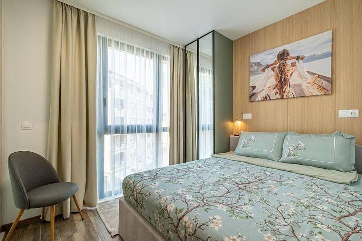 Ferienwohnung für 3 Personen, mit Pool und Sauna sowie Balkon und Garten in Varna