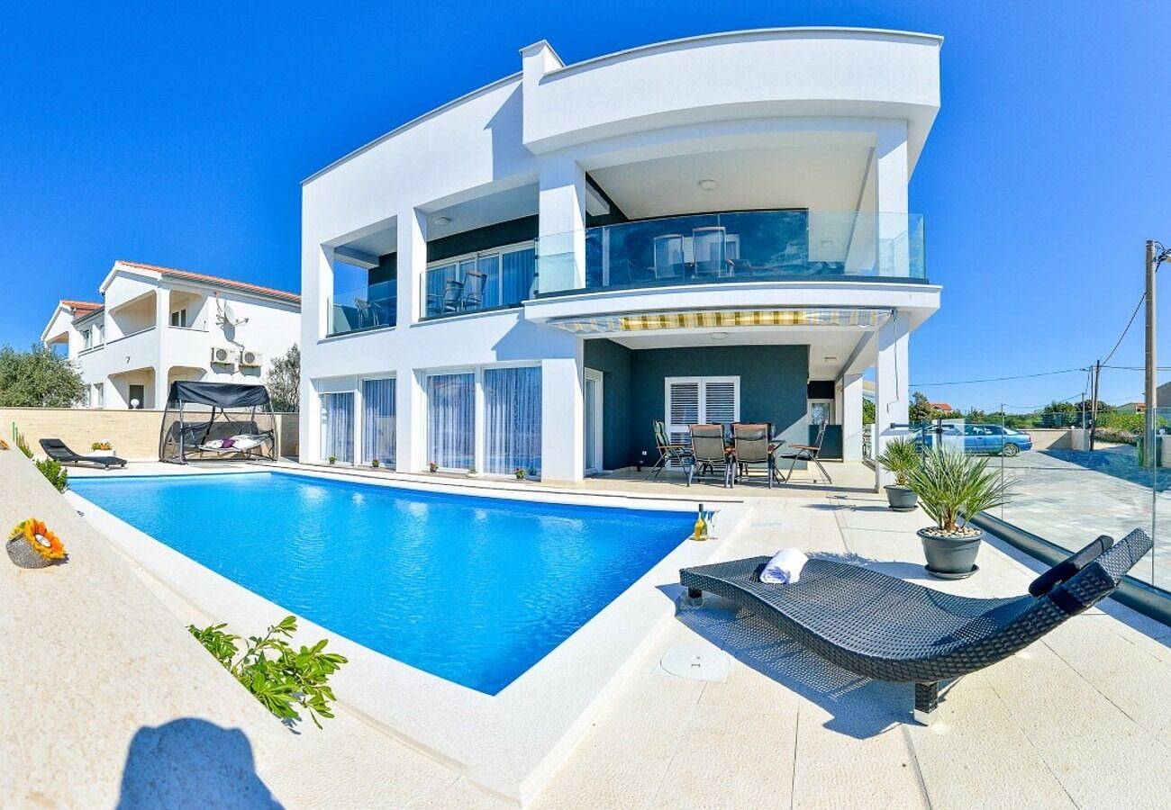 Entire studio, Apartments Sunny by the Sea in Petrcane, Zadar