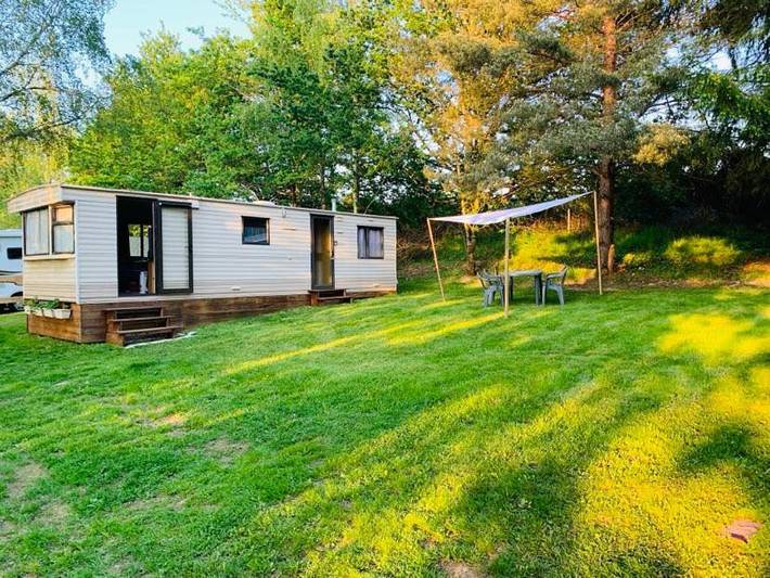 Gîte pour 4 personnes, avec vue sur le lac ainsi que vue et jardin, animaux acceptés à Fléré-la-Rivière