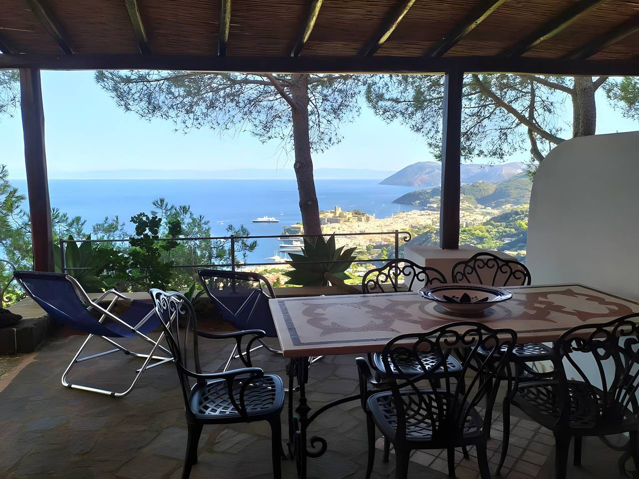 Appartement entier, Appartement dans la Villa "Stromboli" avec vue mer, Wi-Fi et climatisation in Lipari
