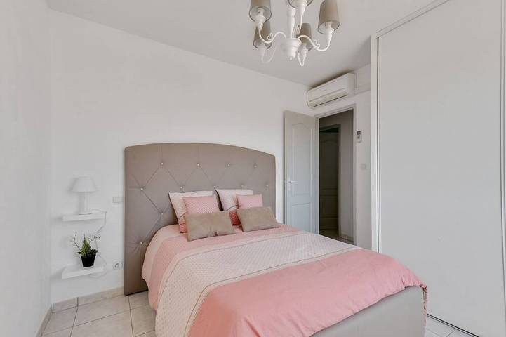 Location de vacances pour 6 personnes, avec terrasse ainsi que jardin et piscine à Pinet (homonymie) - 4