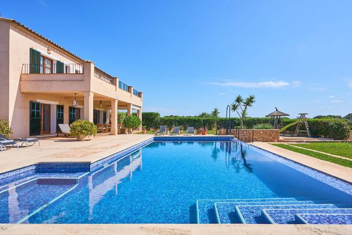 Villa pour 8 personnes, avec jardin ainsi que jacuzzi et terrasse dans Cala Serena