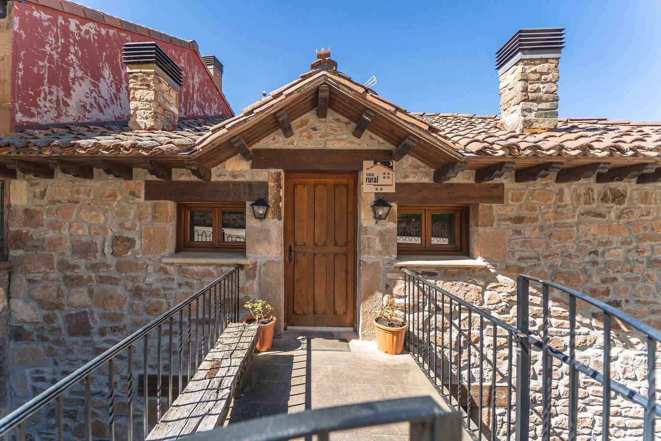 Chalet 'Casa Rural Las Hoyas Ll' con vistas a la montaña in Valle de Valdelaguna, Provincia de Burgos