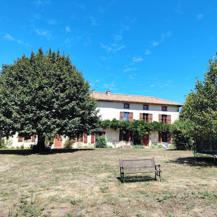 Location de vacances pour 8 personnes, avec jardin ainsi que piscine et vue, animaux acceptés à Saulgond - 4