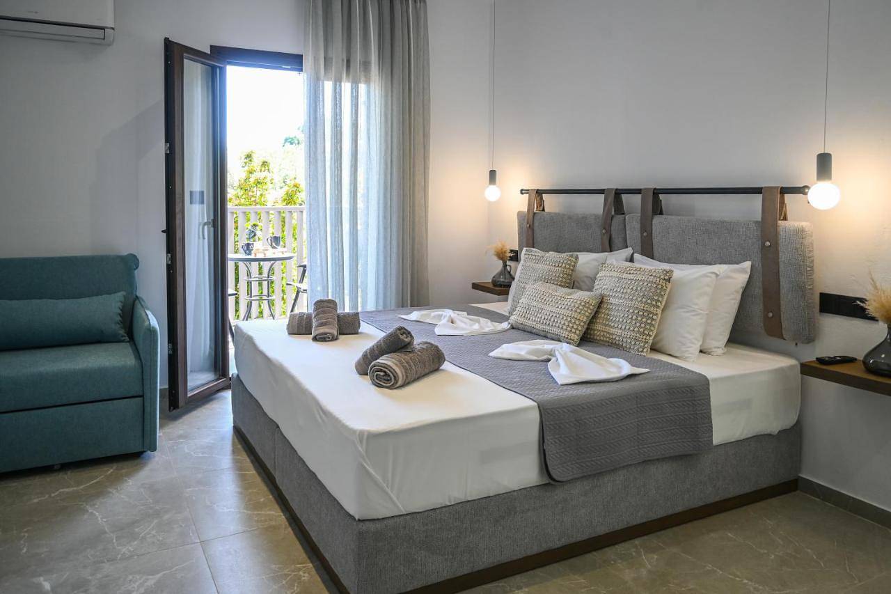Deluxe Suite with Spa Bath in Troulos, Sporades