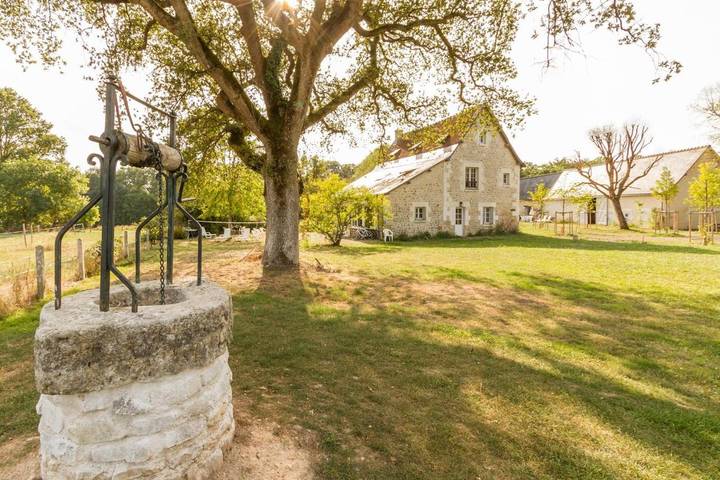Camping pour 12 personnes, avec Terrasse et Jacuzzi ainsi que Jardin et Bassin pour enfant
