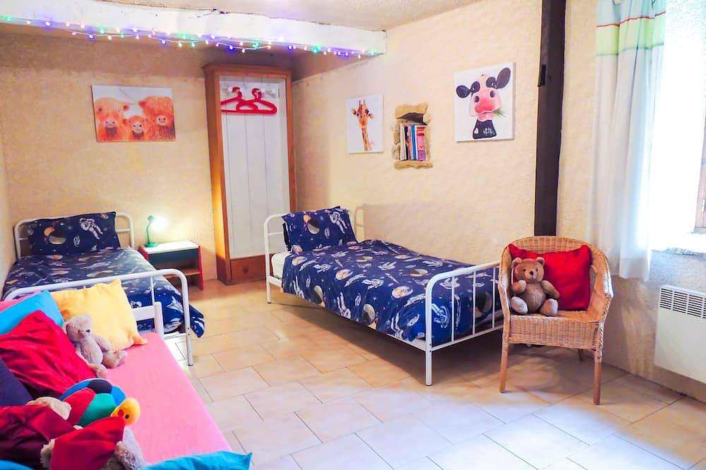 Ganze Wohnung, La Grange - sleeps 6 guests in 3 bedrooms in Larzac, Périgord Noir