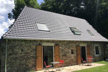 Gîte pour 8 personnes, avec terrasse et jardin à Taussac
