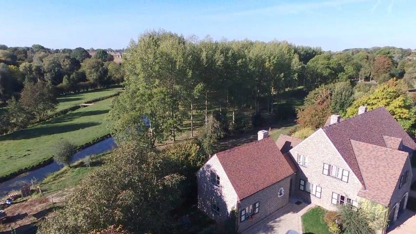 Location de vacances pour 5 personnes, avec Jacuzzi et Terrasse ainsi que Jardin et Sauna à Braives