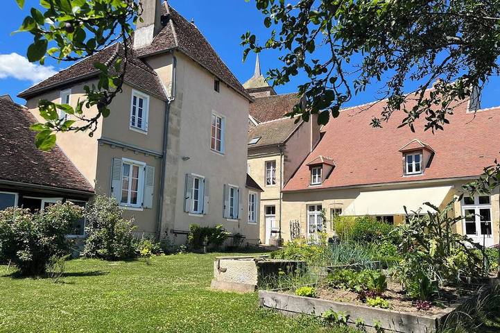 Maison d’hôte pour 2 personnes, avec Jardin et Piscine à Avallon