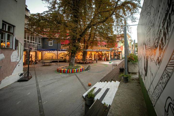 Auberge pour 3 personnes, avec jardin