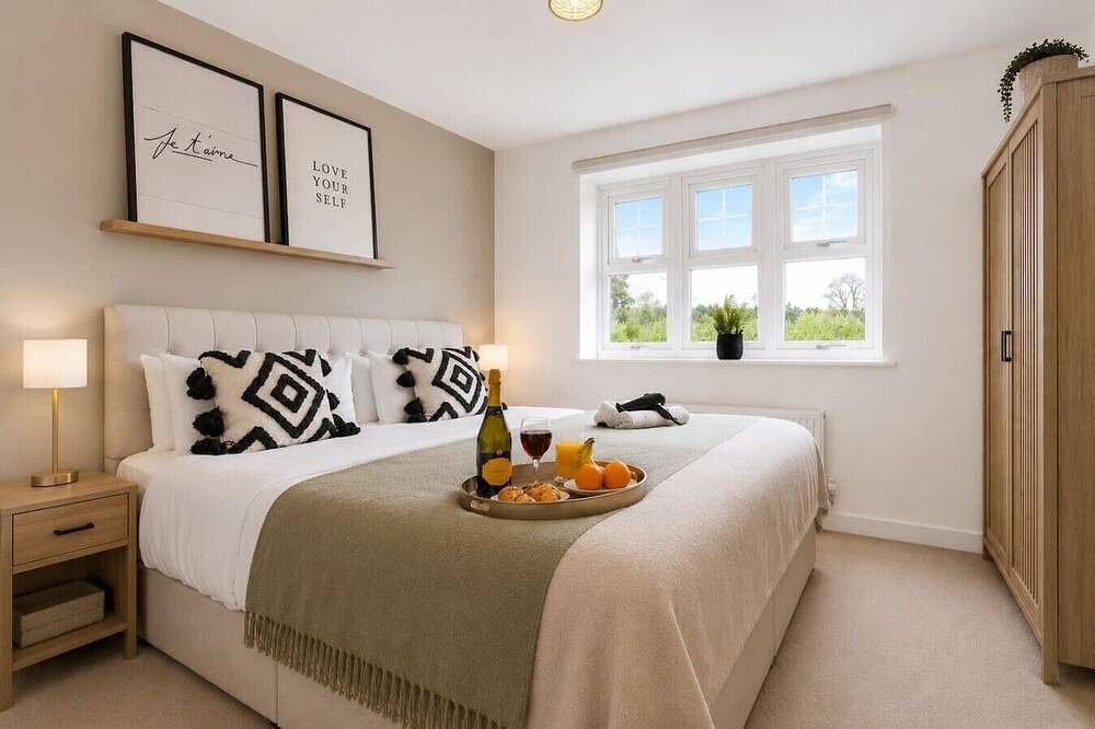 Executive Detached House • Driveway Parking • Work Space • Fast Wifi • Smart Tvs • Yoko Property in Milton Keynes, Südostengland