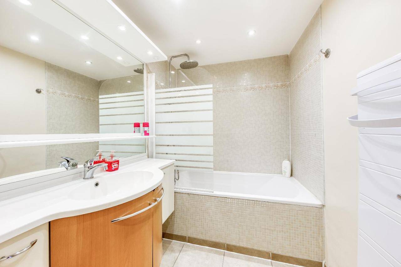 Appartement entier, Spacious 3-Bedroom Duplex with Garden close to Cdg Airport in Vaujours, Seine-Saint-Denis
