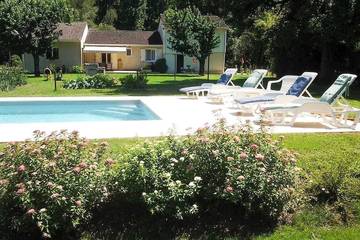 Gîte pour 2 personnes, avec piscine et jardin à Vayrac