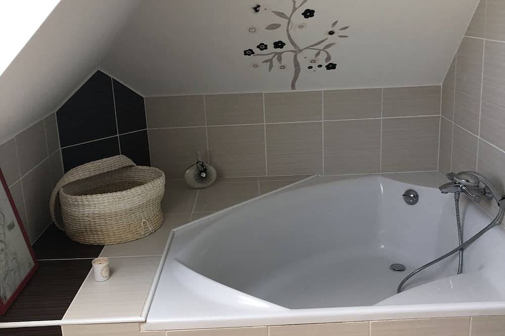 Country house close to the sea. in Landaul, Côte des Mégalithes