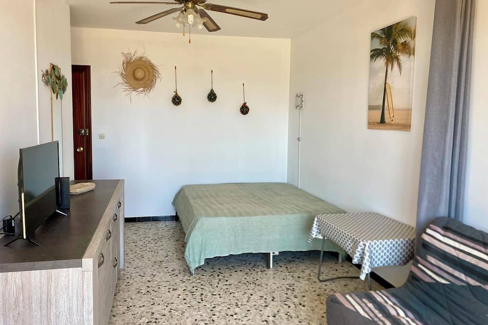 Ganze Wohnung, New! Garden level studio 50m from the beach, superb sea view! With parking in Frejus, Mittelmeerküste (Frankreich)