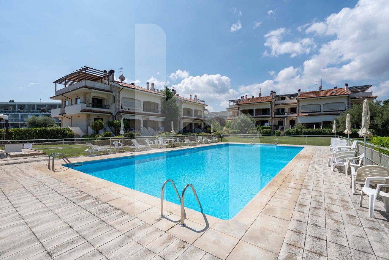 Ganze Wohnung, Ferienwohnung für 4 Personen mit Pool in Pineto, Adriaküste Abruzzen