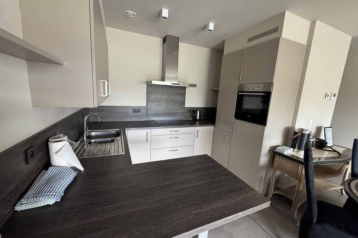 Ganze Wohnung, Perfect 2-bedroom apartment in serene Sint-Niklaas neighborhood in Sint-Niklaas, Ostflandern
