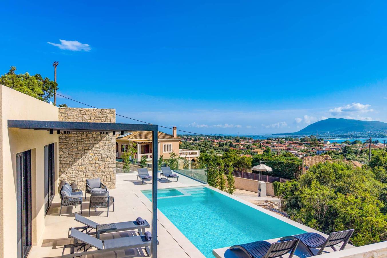 Villa Amoena by Villa Plus in Ligia, Grèce