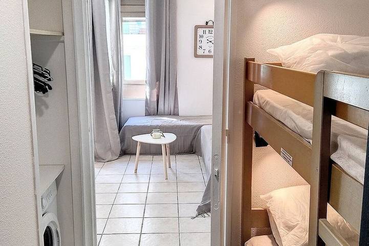 Ganze Wohnung, Studio-201-Ensuite mit Bad-Stadtblick in Juan-les-Pins, Antibes