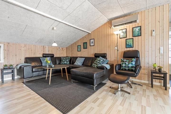 Beautiful holiday home with sauna and Nordic hot tub in fantastic surroundings in Blavand, Varde Region