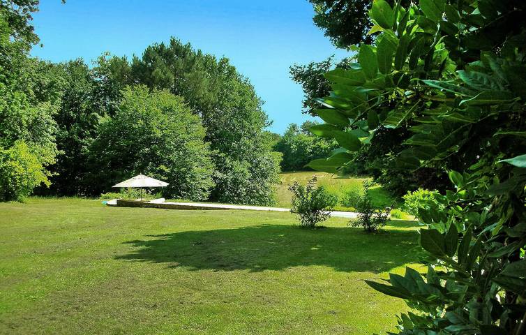 Location de vacances pour 6 personnes, avec terrasse et piscine à La Chapelle-Aubareil - 3