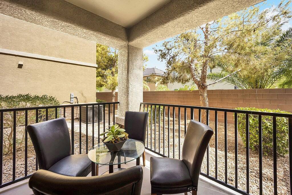 Ganze Wohnung, New Year’s Bonus! 100 Off first 30 days Etrax Large 1bed Condo centennial Hills! in Las Vegas, Red Rock Canyon