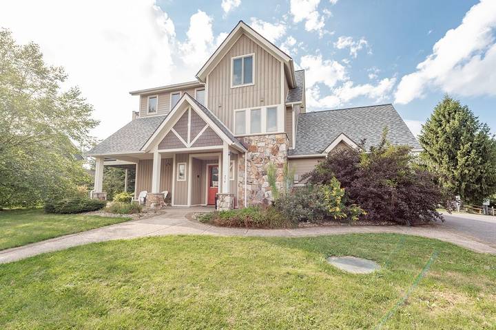 Vacation house for 14 people, with pool and balcony as well as hot tub in Maryland