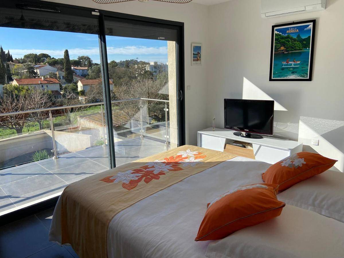 Queen Room with Pool View in La Garde, Côte méditerranéenne (France)