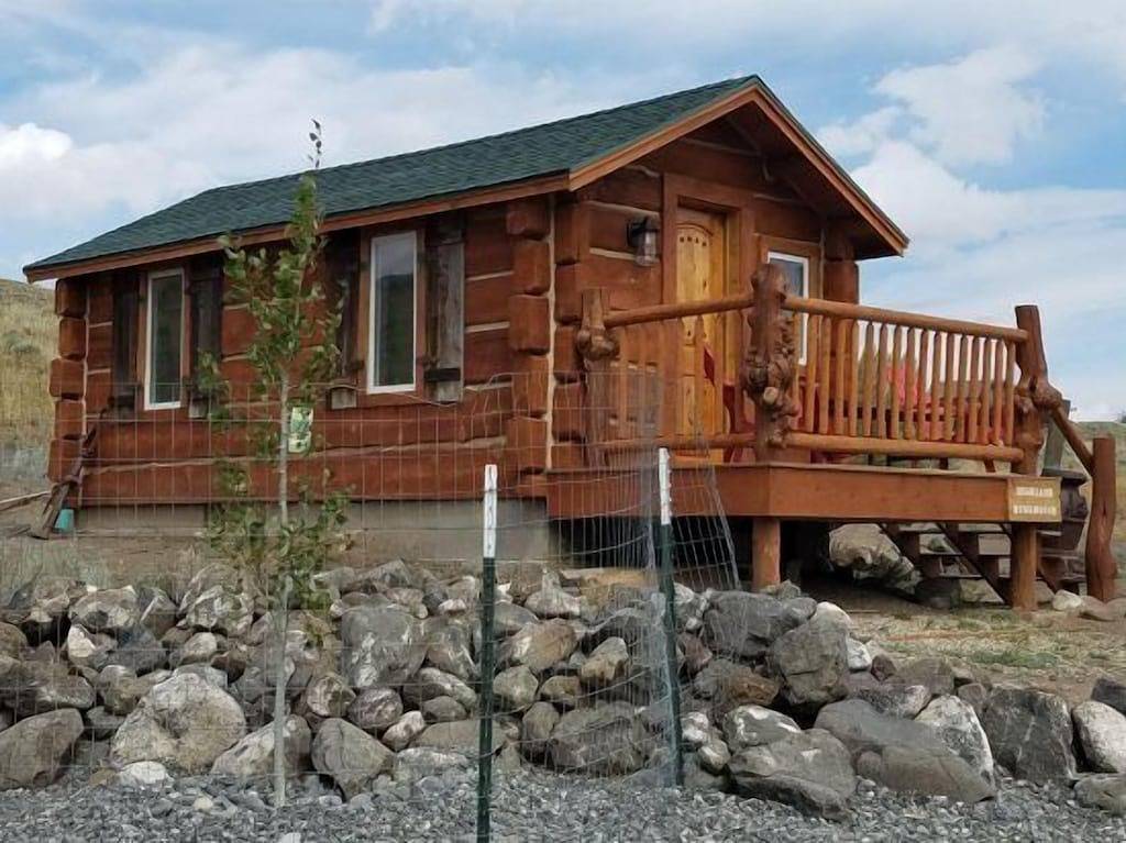 Komplett renoviertes Blockhaus an der Straße nach Yellowstone in Wapiti, Absaroka Range